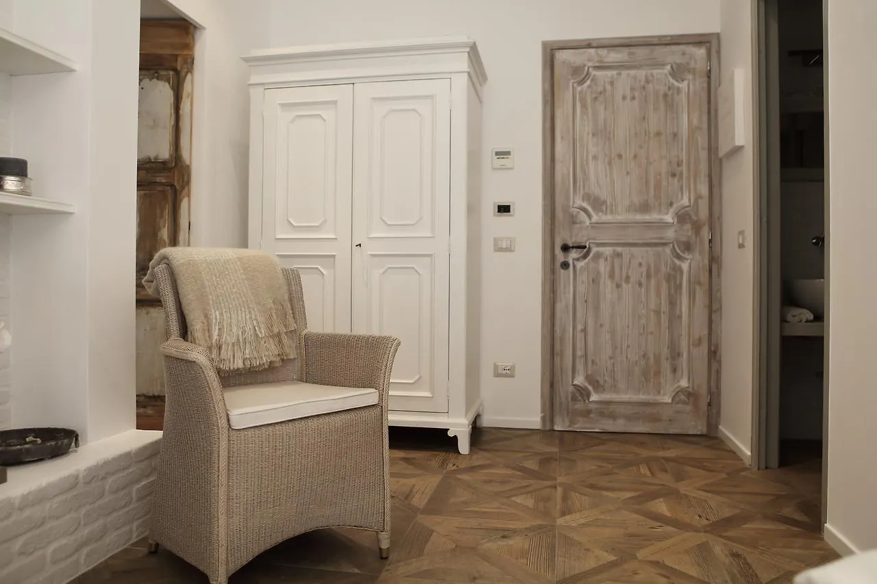 Casa Fioravanti Албиния